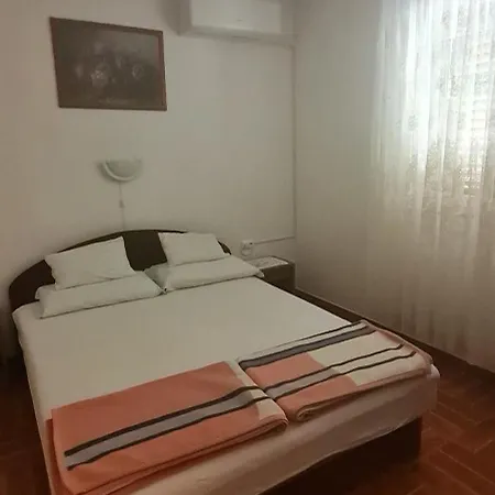 アパート Paradiso プーラ