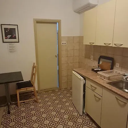 アパート Paradiso プーラ