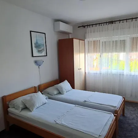 Paradiso Apartman *