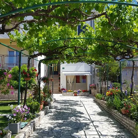 Apartman Paradiso *