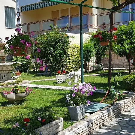 Apartman Paradiso *